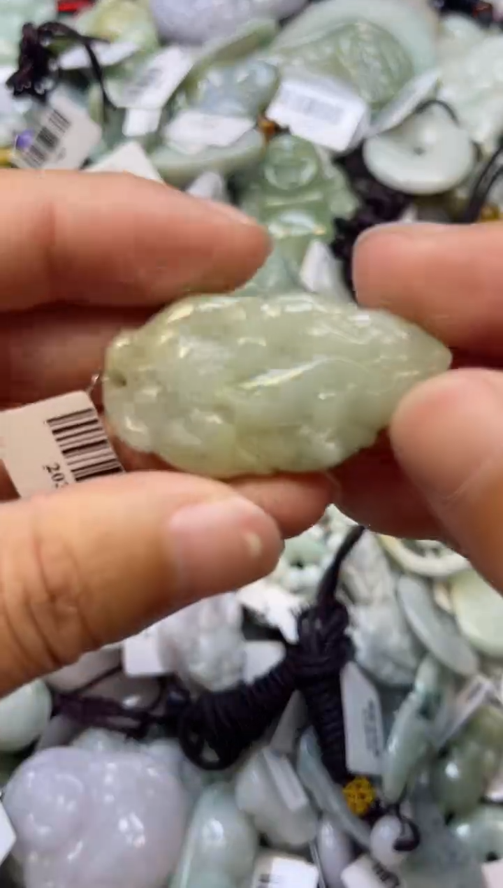 【闪购商品】翡翠颈饰未镶嵌00004759