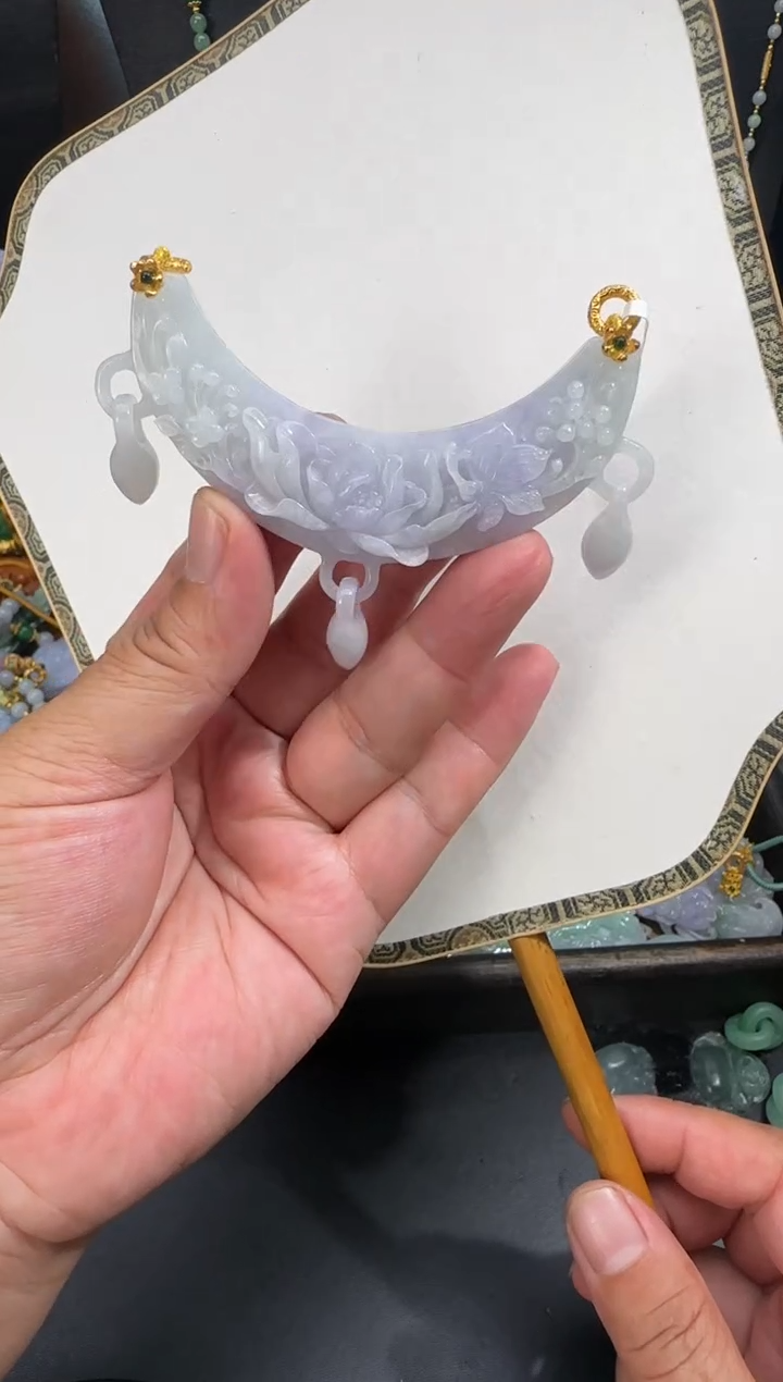 【闪购商品】翡翠未镶嵌颈饰拍照
