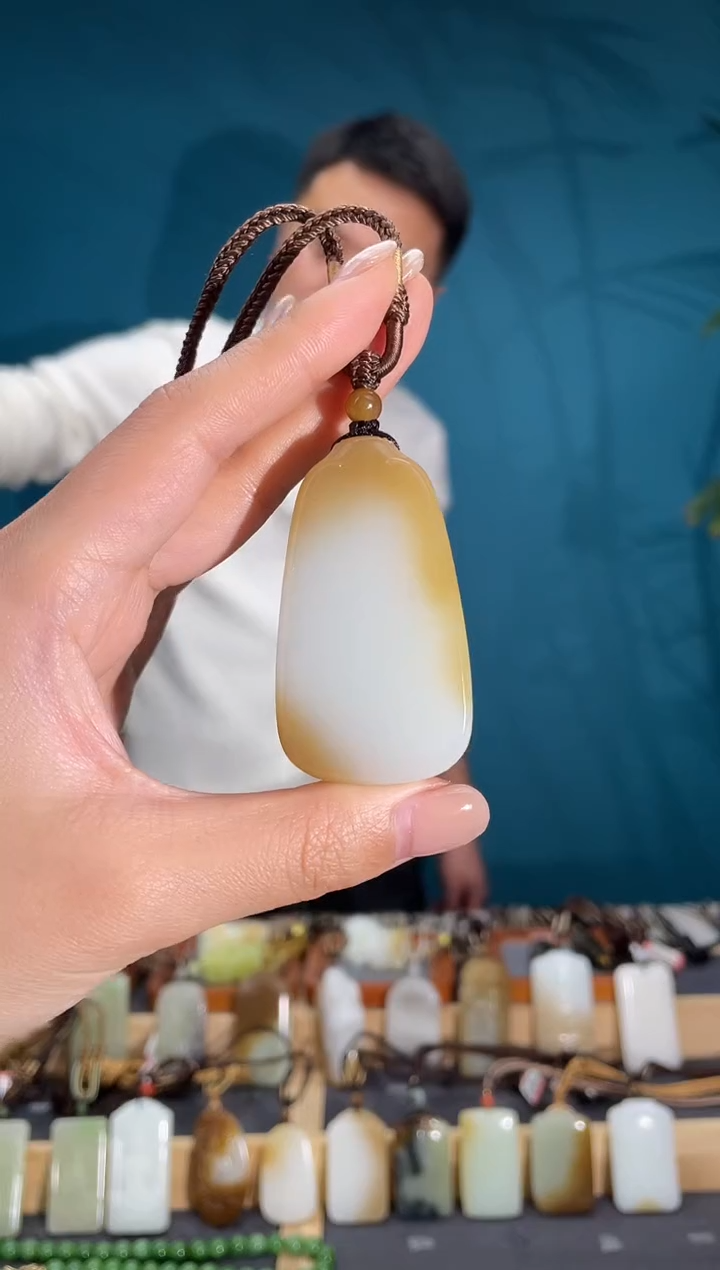 颈饰未镶嵌和田玉1