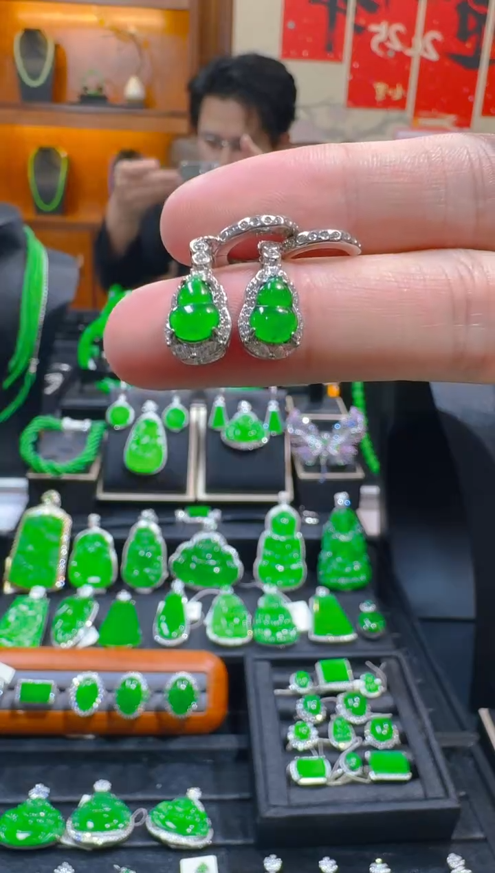 【闪购商品】翡翠耳饰未镶嵌天然A货翡翠