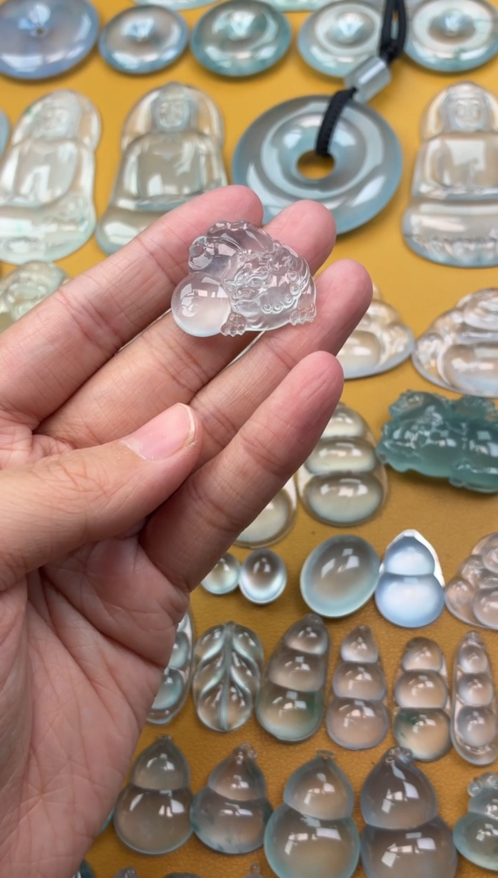 吊坠(不含链)未镶嵌翡翠29 狮子 22 27 5.7