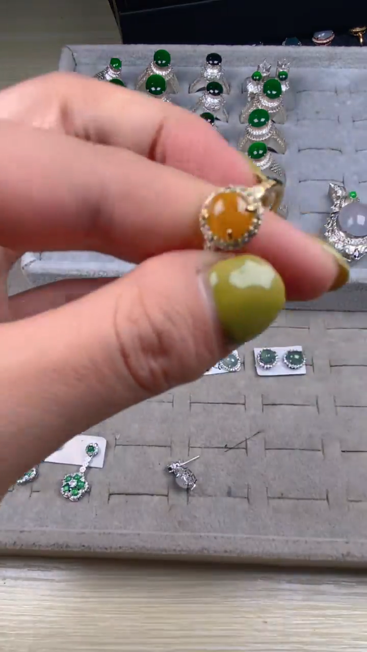 【闪购商品】翡翠戒指未镶嵌多样性发其一