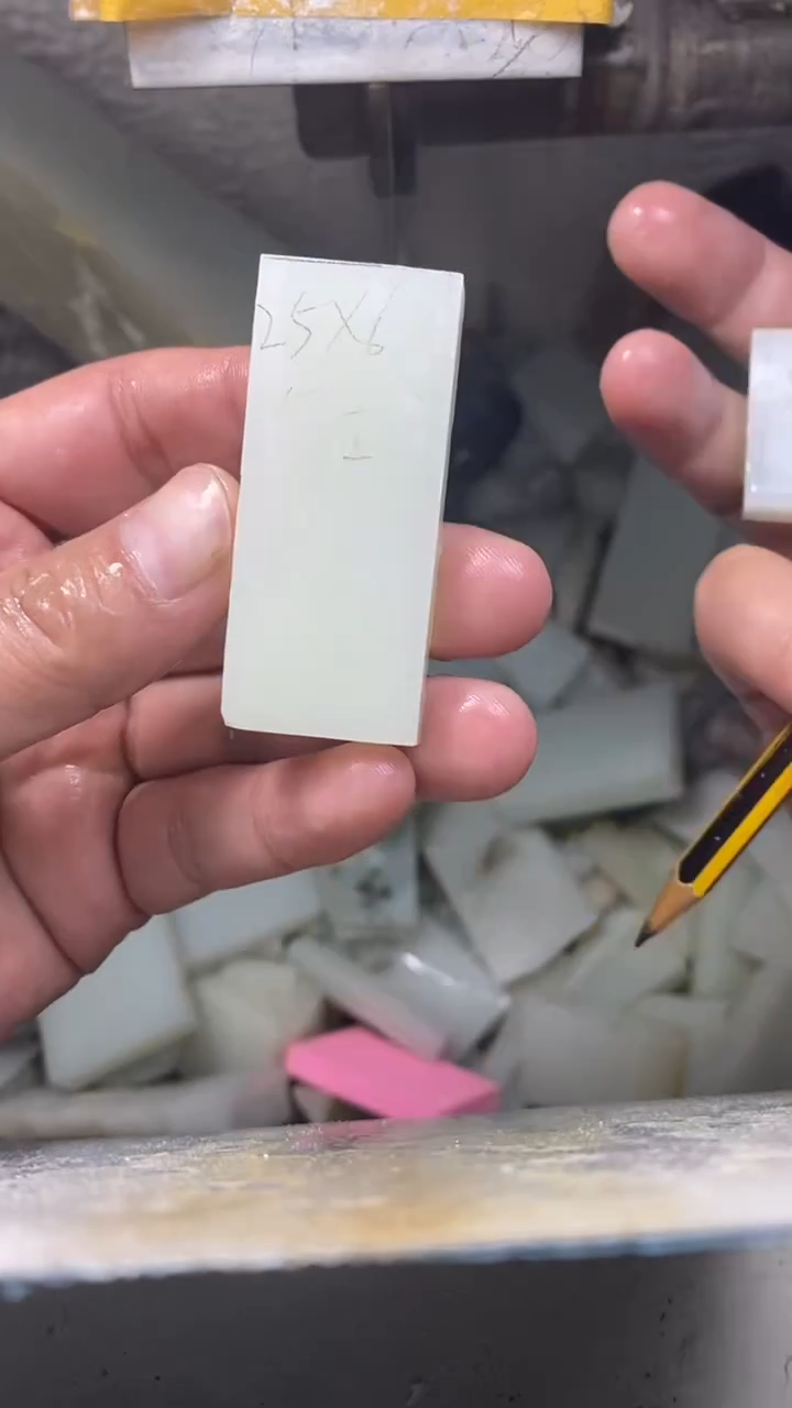 未镶嵌吊坠定制和田玉雕刻定制