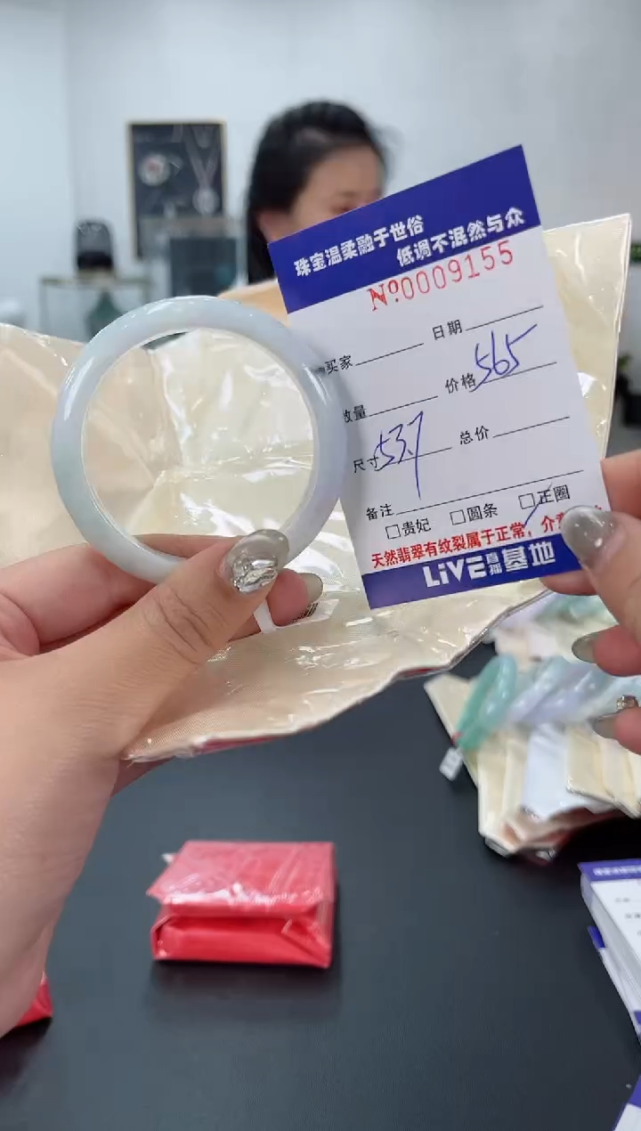 【闪购商品】翡翠手镯未镶嵌天然翡翠A货