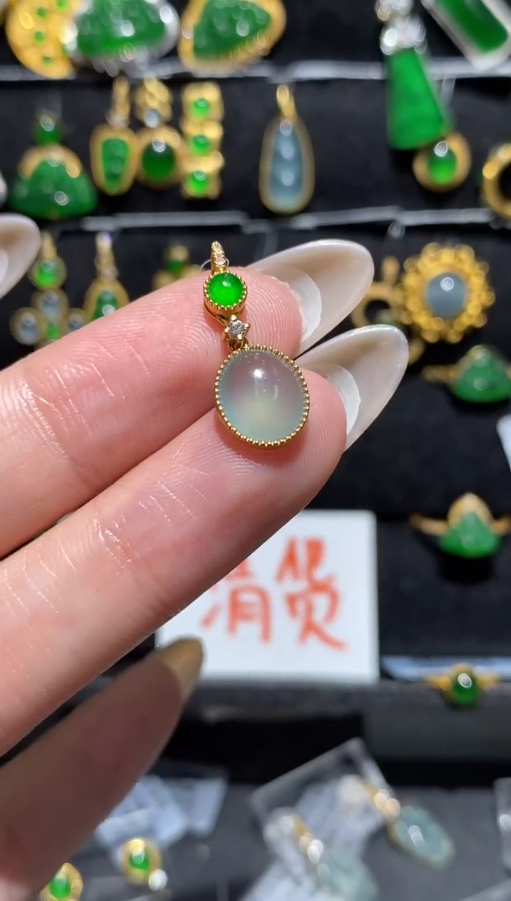 【闪购商品】翡翠颈饰18K金镶嵌吊坠