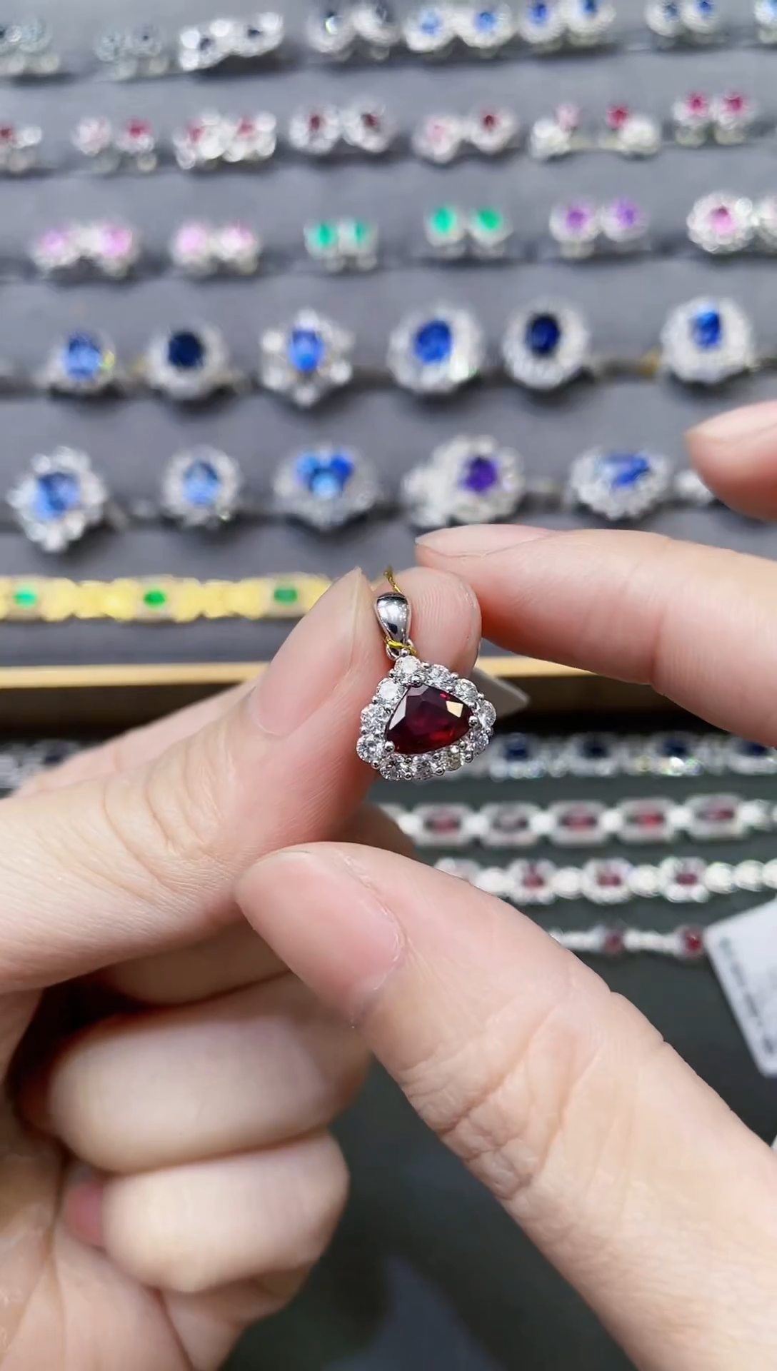 【闪购商品】红宝石吊坠18K金镶嵌无烧1