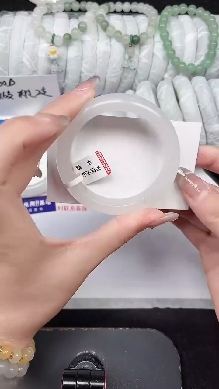 未镶嵌手镯石英质玉105-52/53