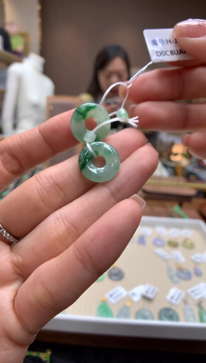 【闪购商品】翡翠颈饰18K金镶嵌甜甜圈一对