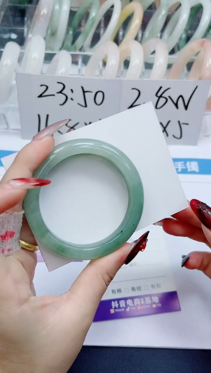 【闪购商品】石英质玉手镯未镶嵌199-52.4