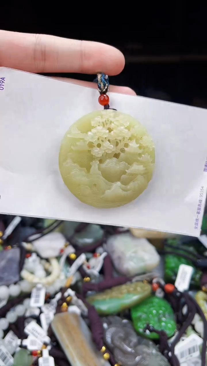 颈饰未镶嵌和田玉1