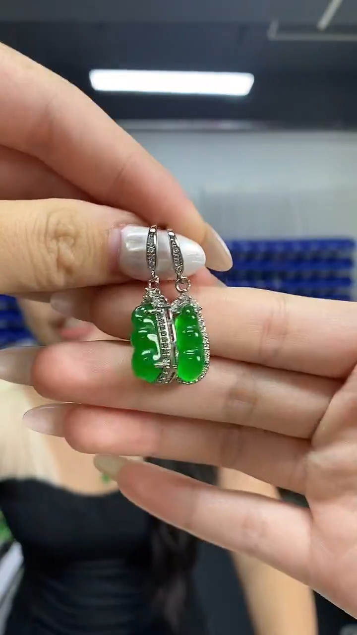 未镶嵌翡翠耳饰多样性发其一颜色微差