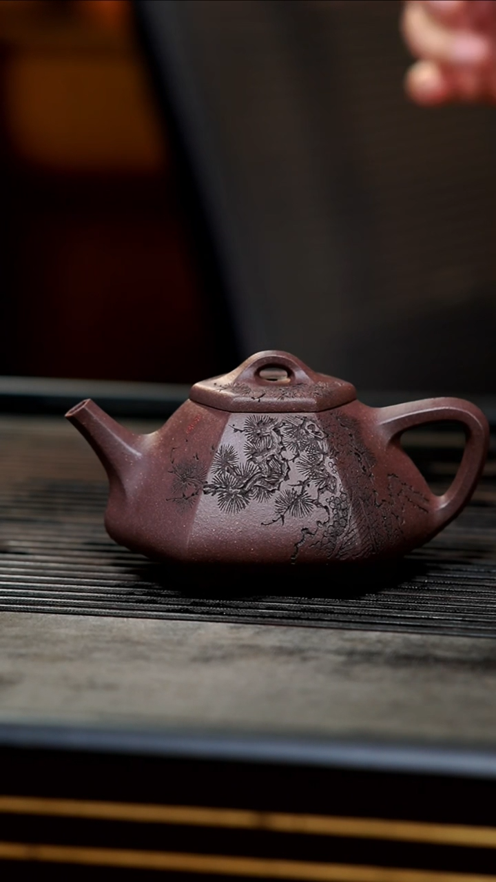 【闪购商品】紫砂茶壶14-全手紫玉金砂松六方子冶200cc