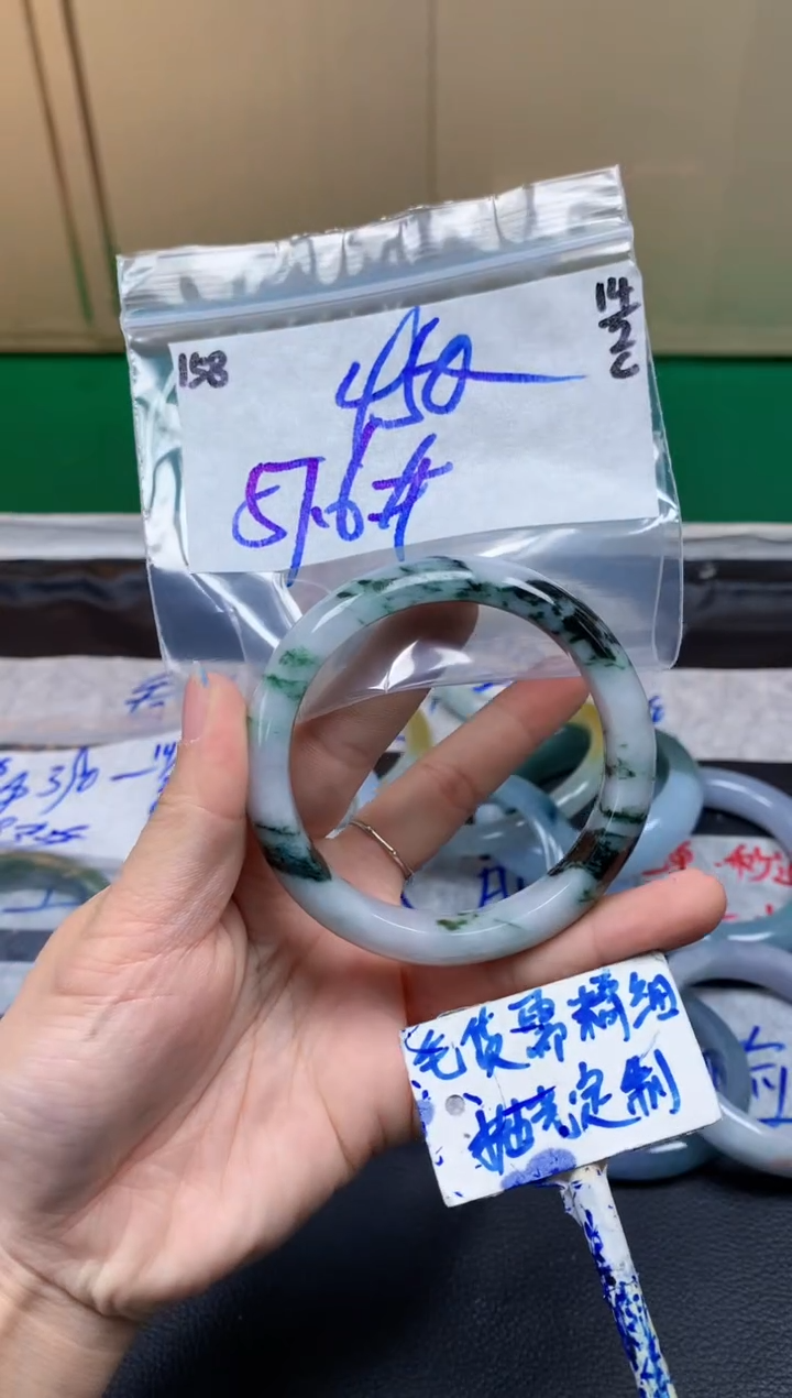 【闪购商品】定制翡翠未镶嵌158毛货需精细抛光手镯多样性拍一发一