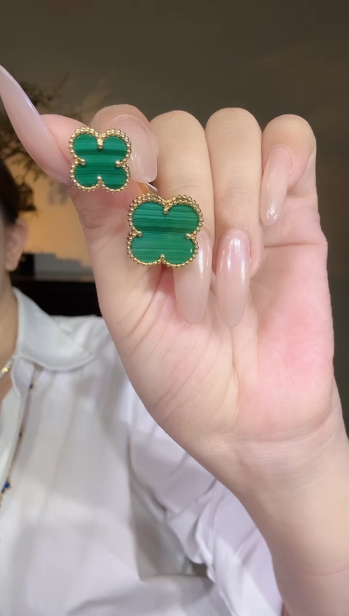 18K金镶嵌孔雀石戒指双花绿色戒指