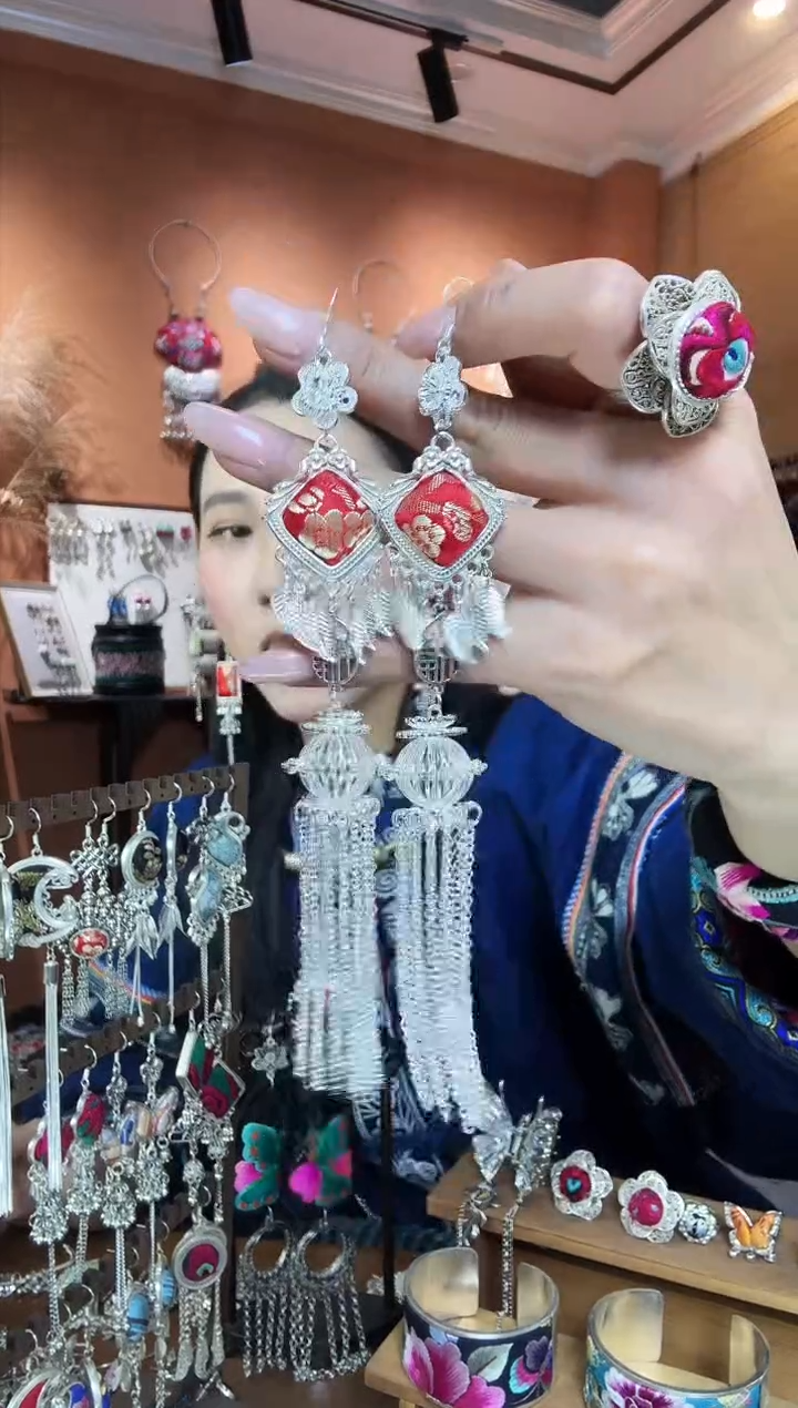 【闪购商品】刺绣纯手工民族风耳环