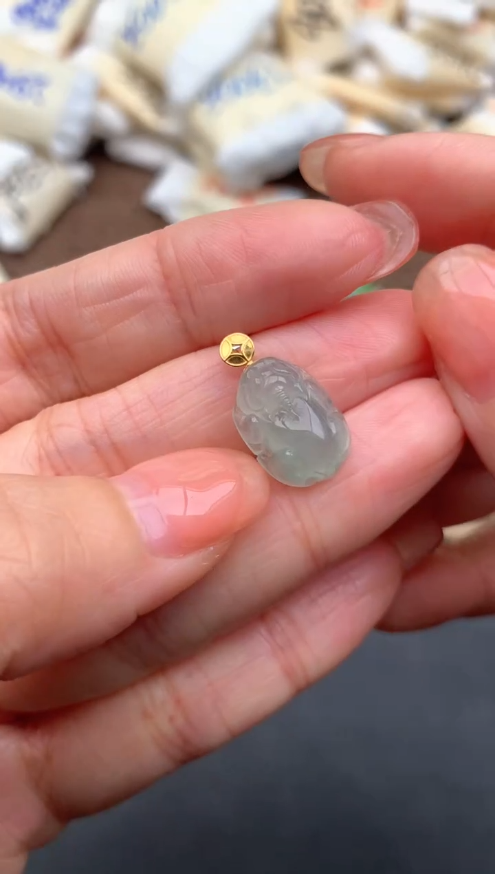 18K金镶嵌挂件翡翠一