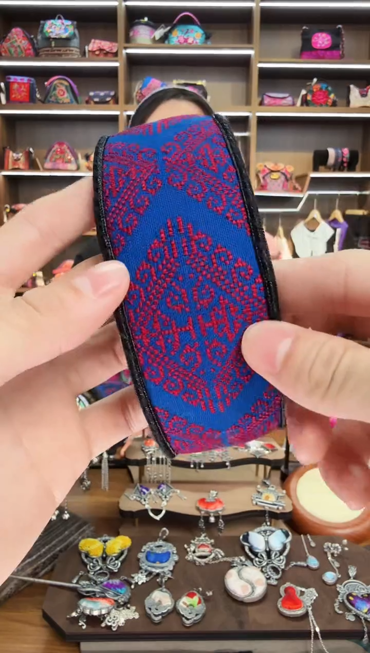 【闪购商品】织绣228蒙阿苏苗绣传承