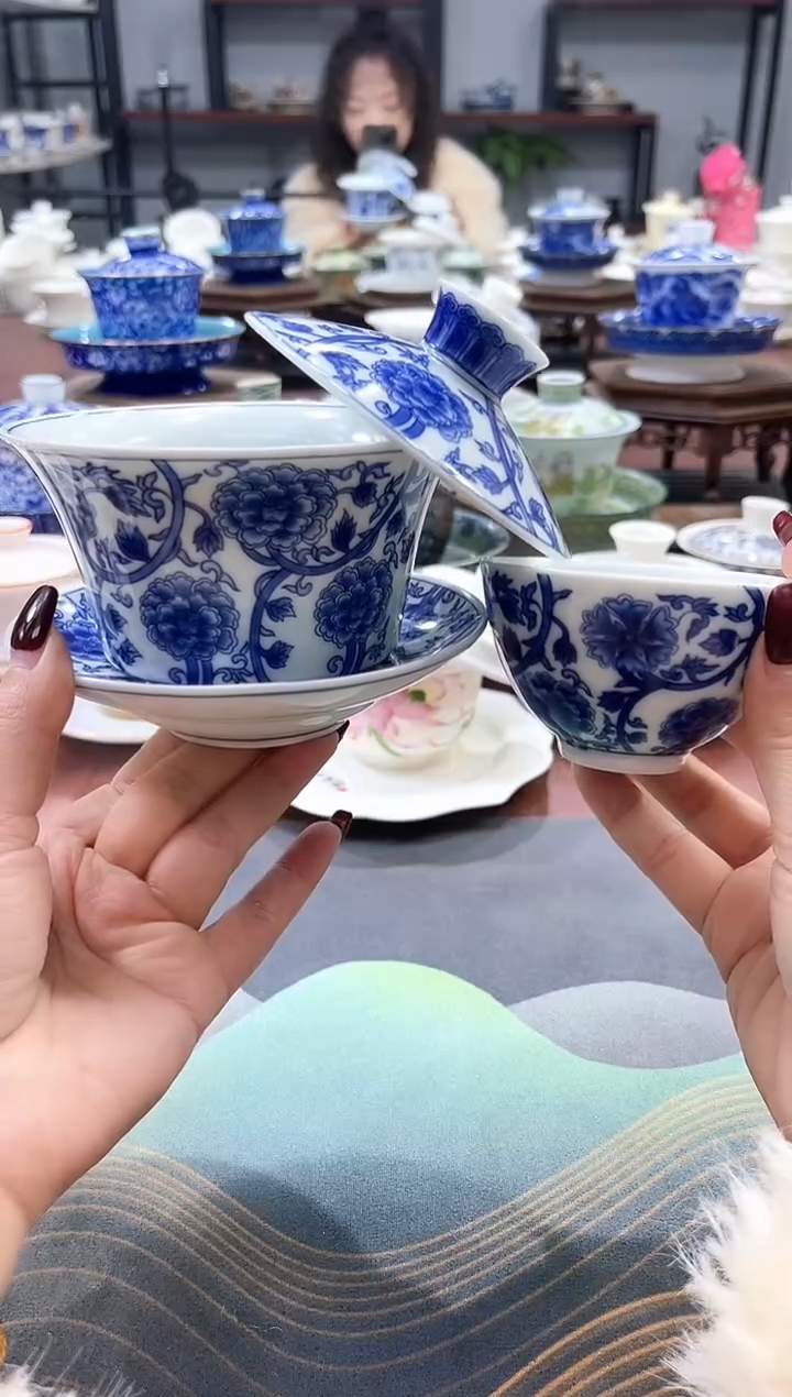 【闪购商品】320ml大号缠枝莲悬停盖碗+1杯