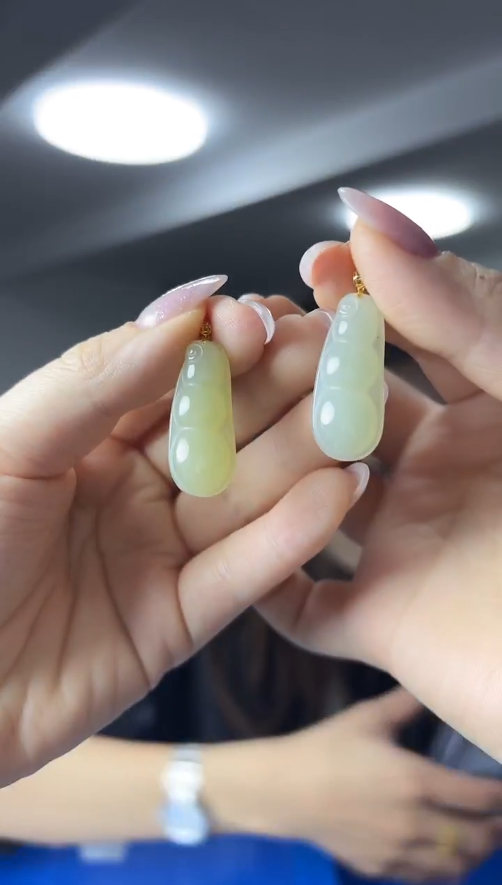 颈饰18K金镶嵌和田玉（多样性发一件）