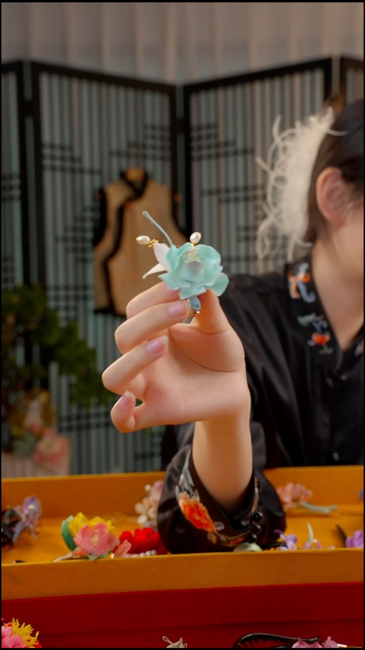 刺绣非遗苏绣绒花饰品