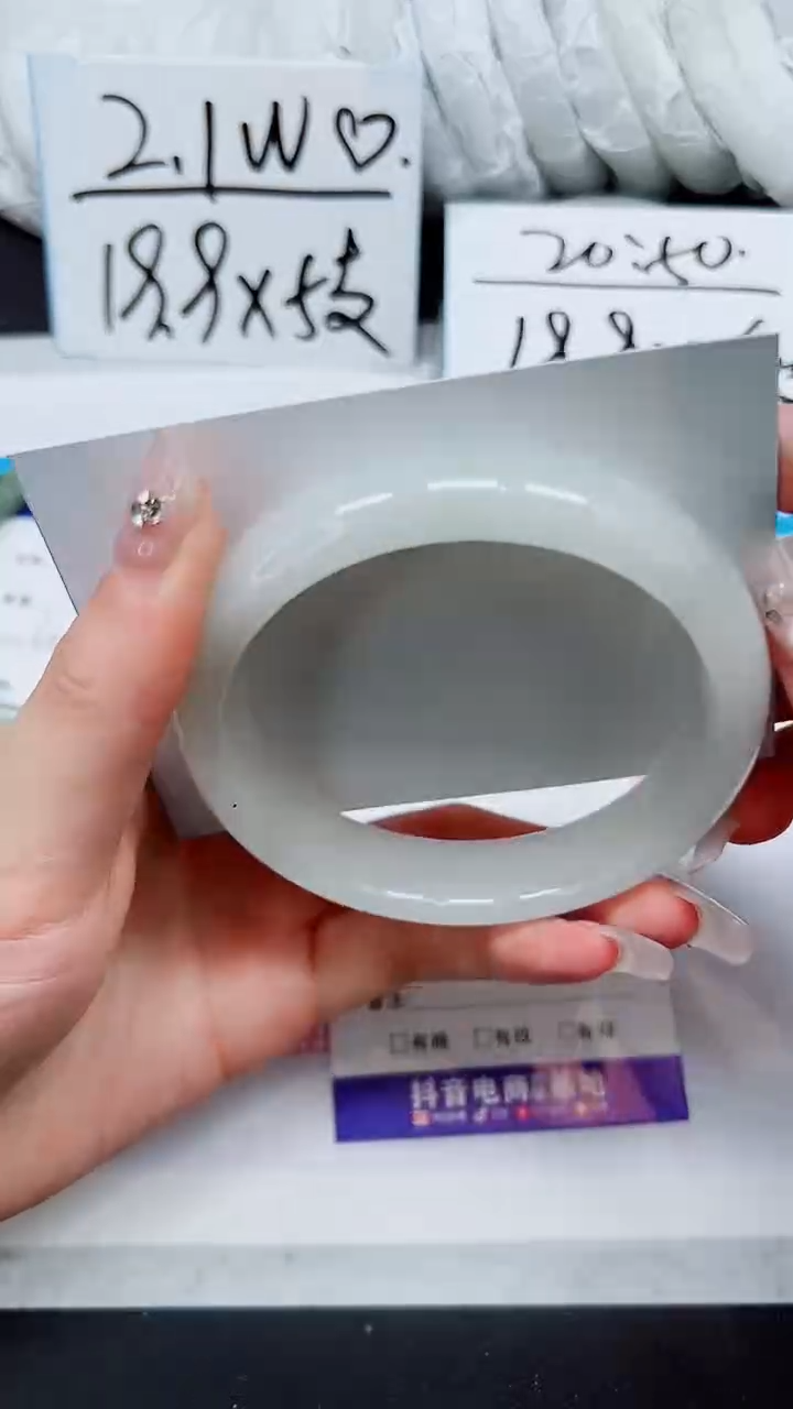 【闪购商品】石英质玉手镯未镶嵌A169-64`65`