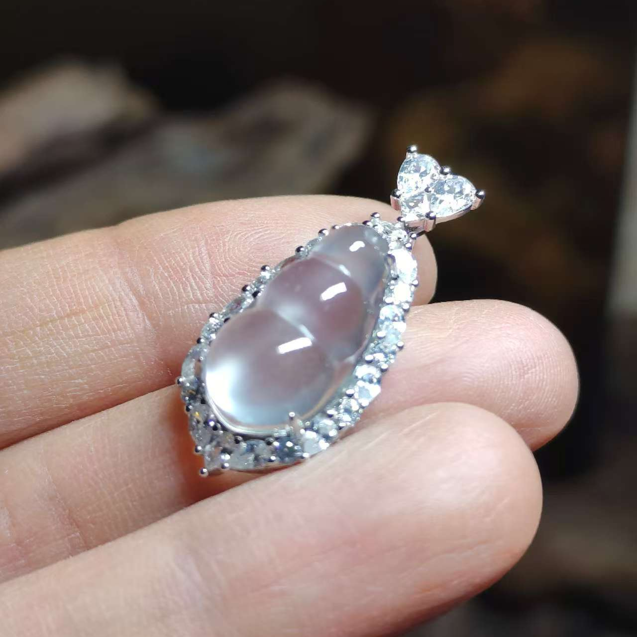 S925银豪华镶嵌黑钢小冰豆，天然石英质玉带证书冰透白色满钻