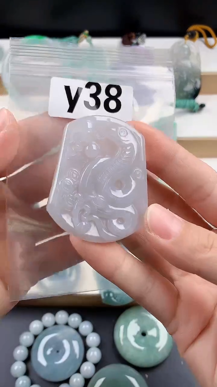 颈饰未镶嵌翡翠天然翡翠吊坠挂件