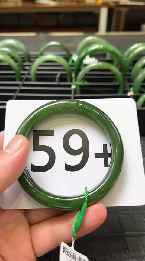 【闪购商品】和田玉碧玉手镯59.8未镶嵌一个