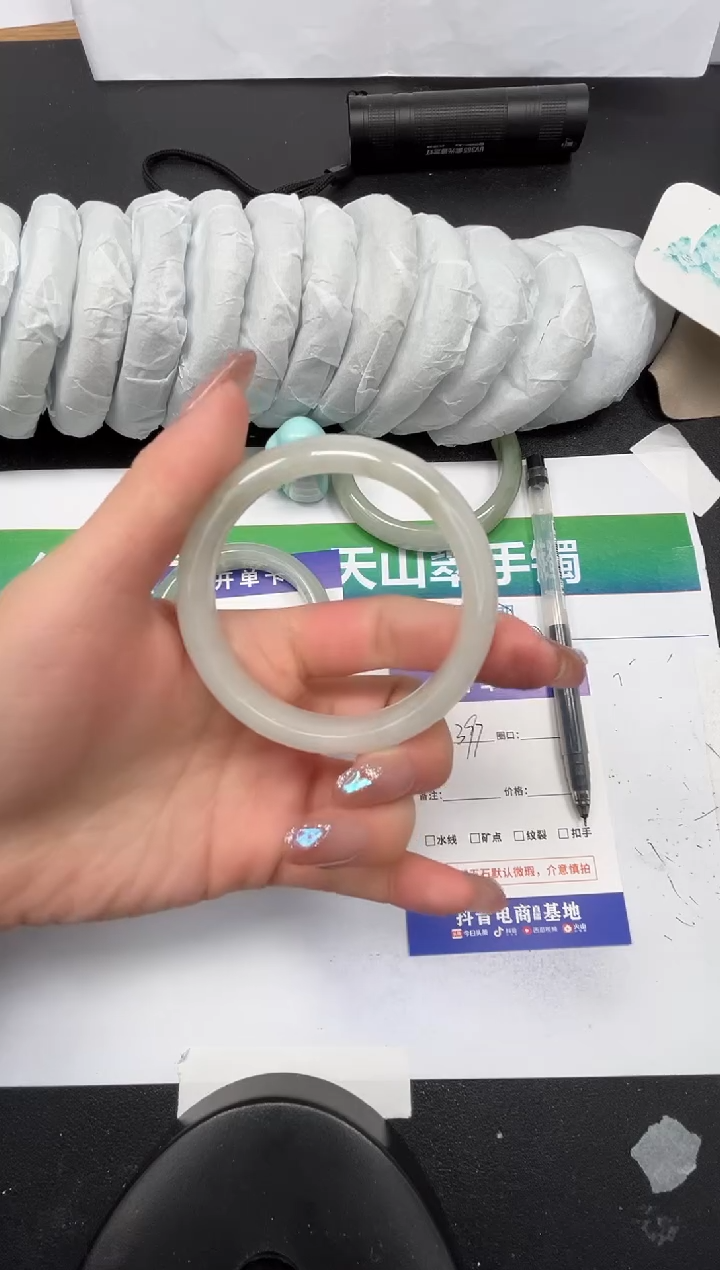 【闪购商品】石英质玉手镯未镶嵌397-53