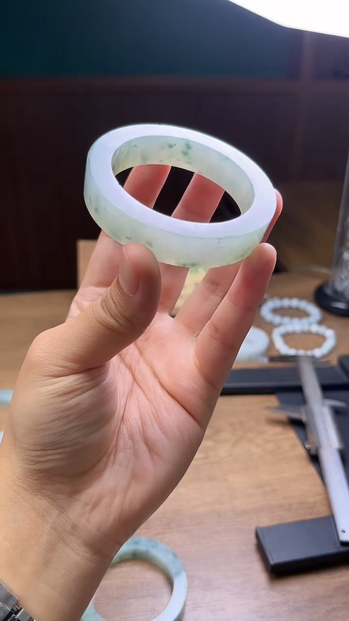 未镶嵌手镯定制翡翠.*定制