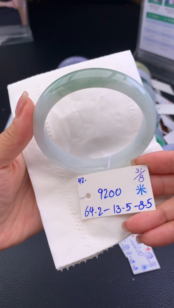 未镶嵌手镯翡翠手镯