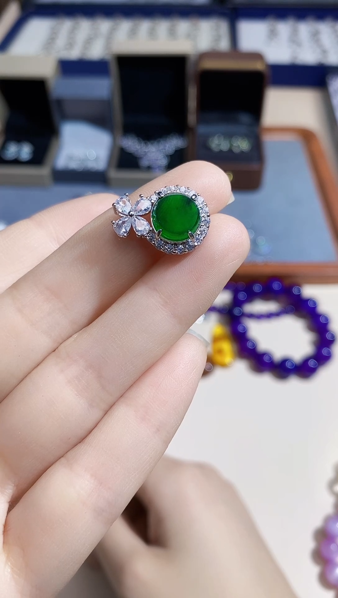 【闪购商品】翡翠吊坠(不含链)未镶嵌多样性 发其一  【69】