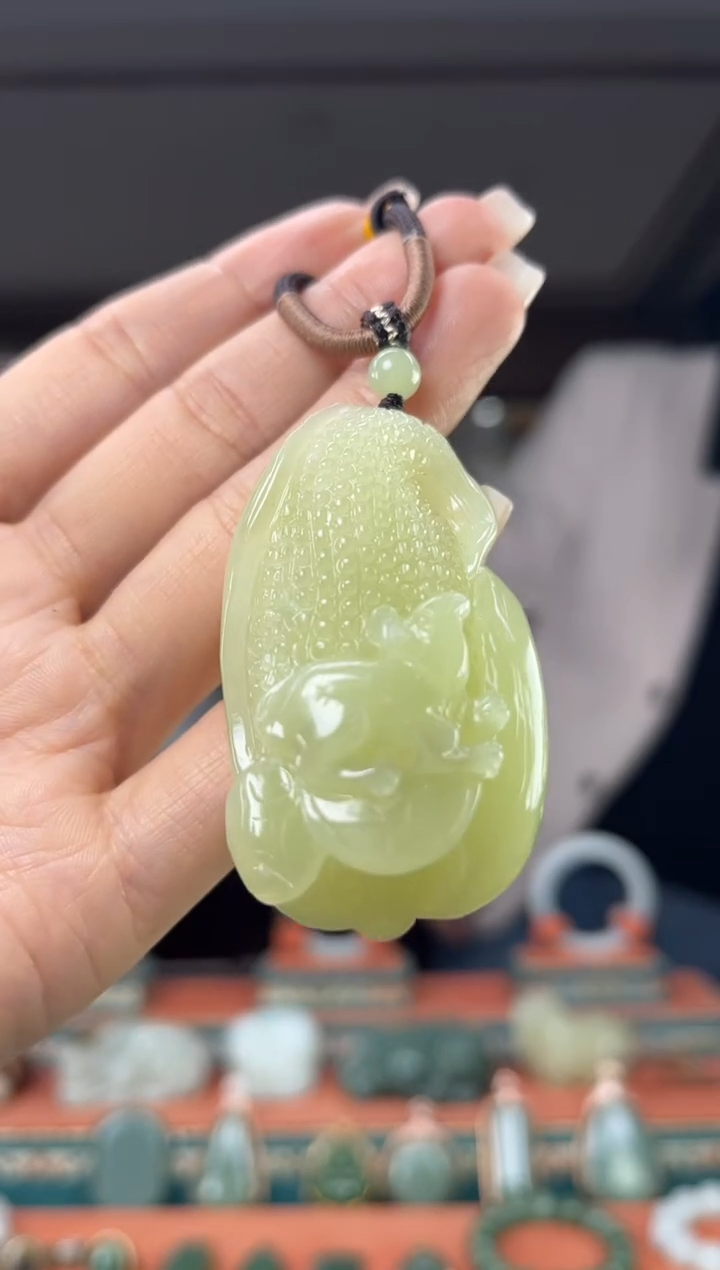 颈饰未镶嵌和田玉佩佩