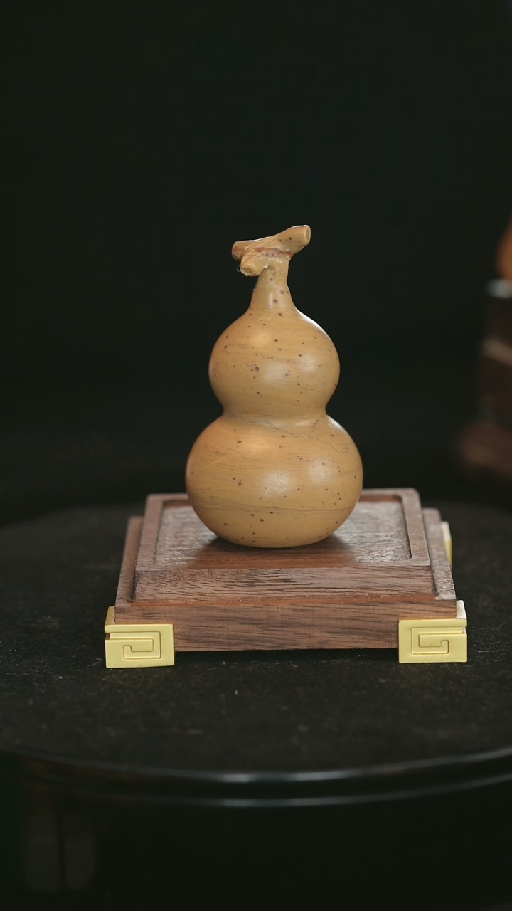 【闪购商品】寿山石高山黄福禄双全手把件摆件（送底座）