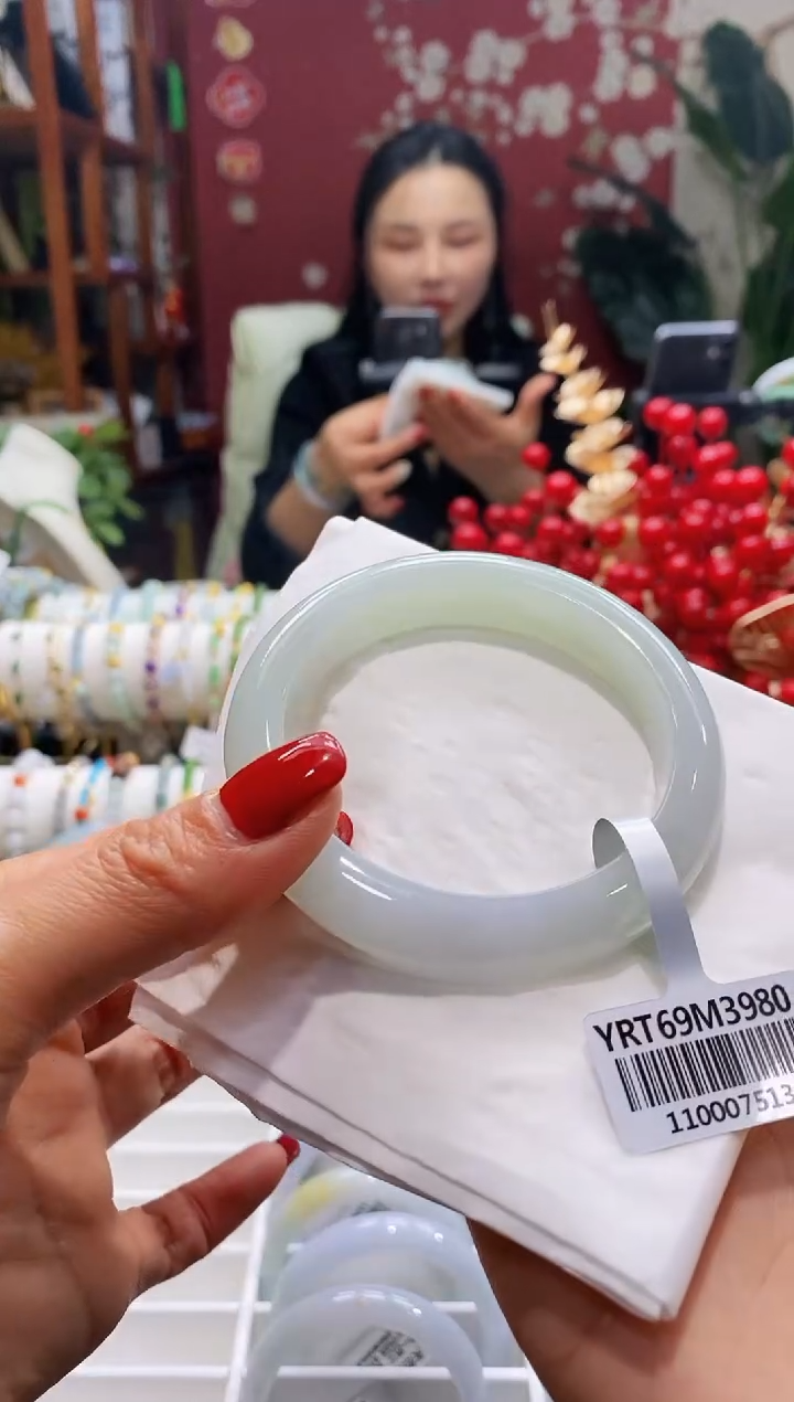 【闪购商品】翡翠手镯未镶嵌142圈口55-57/12.2*8.9