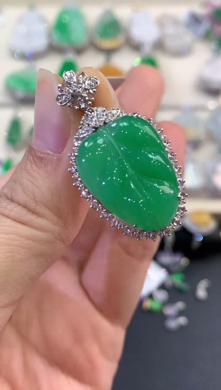 【闪购商品】翡翠吊坠(不含链)18K金镶嵌q80