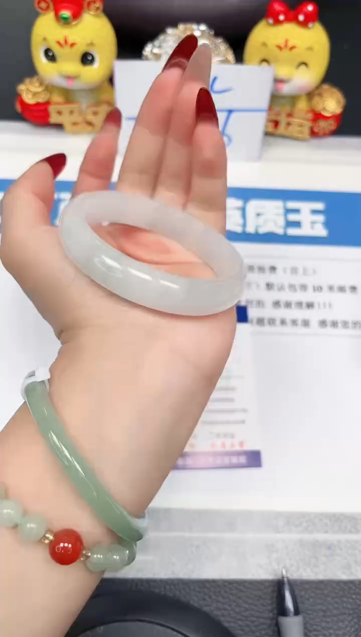 【闪购商品】石英质玉手镯未镶嵌63-56.4