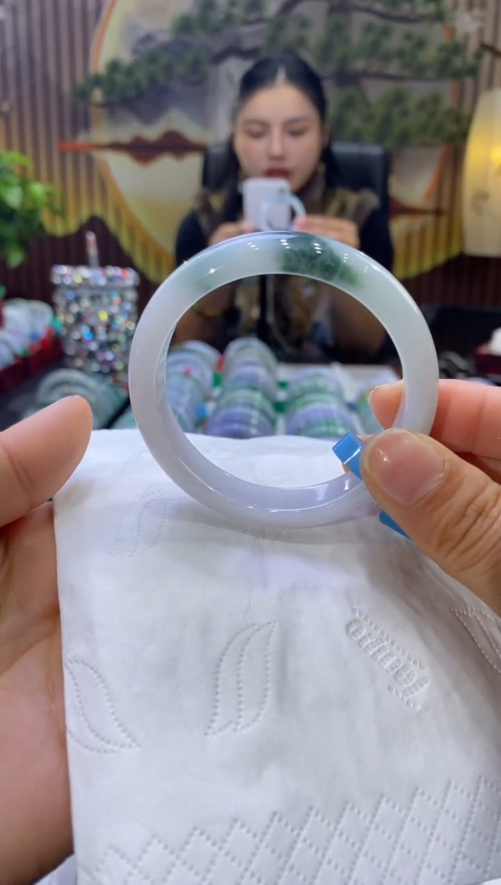 【闪购商品】翡翠手镯未镶嵌多人05315