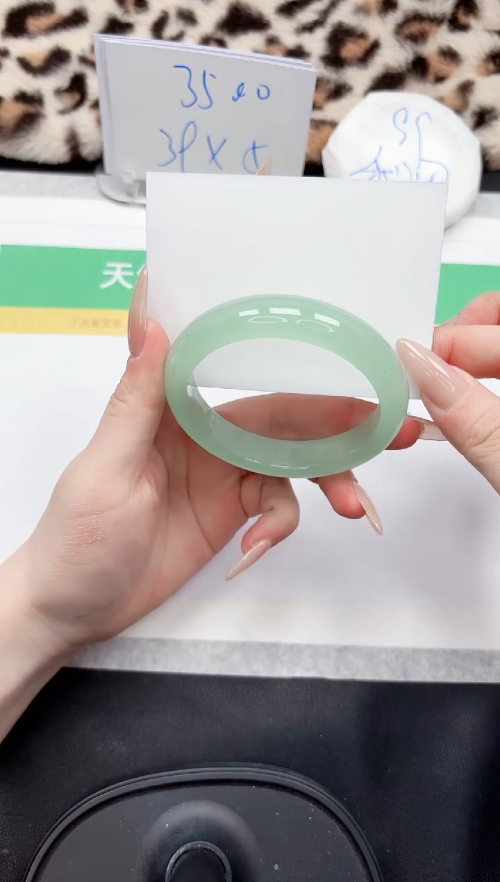 【闪购商品】石英质玉手镯未镶嵌82-58.2