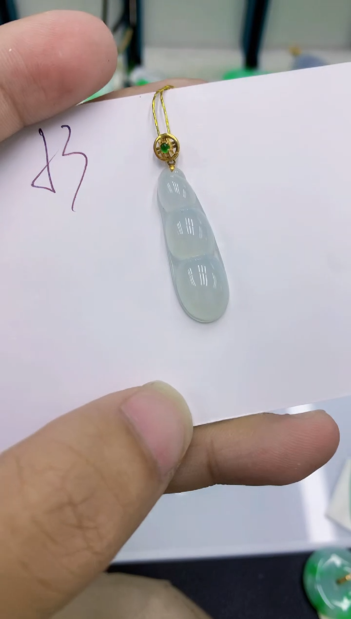 颈饰18K金镶嵌翡翠琴**欢翡翠