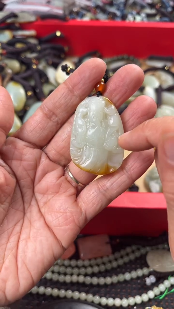 【闪购商品】和田玉颈饰未镶嵌多样性发货没有证书拍一发一有瑕