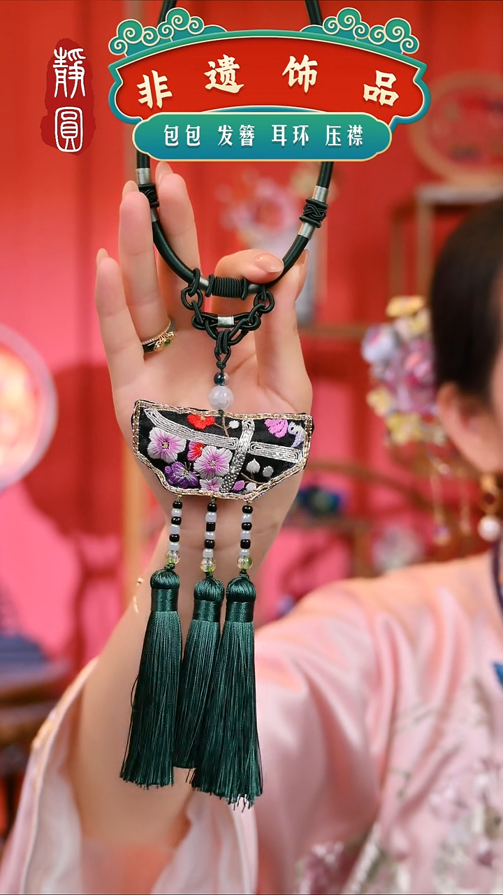 【闪购商品】织绣墨绿色梅花项圈