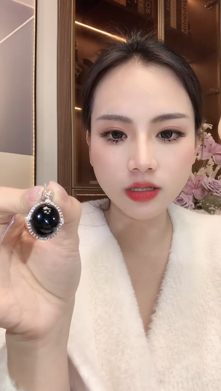 【闪购商品】翡翠吊坠(不含链)18K金镶嵌D51