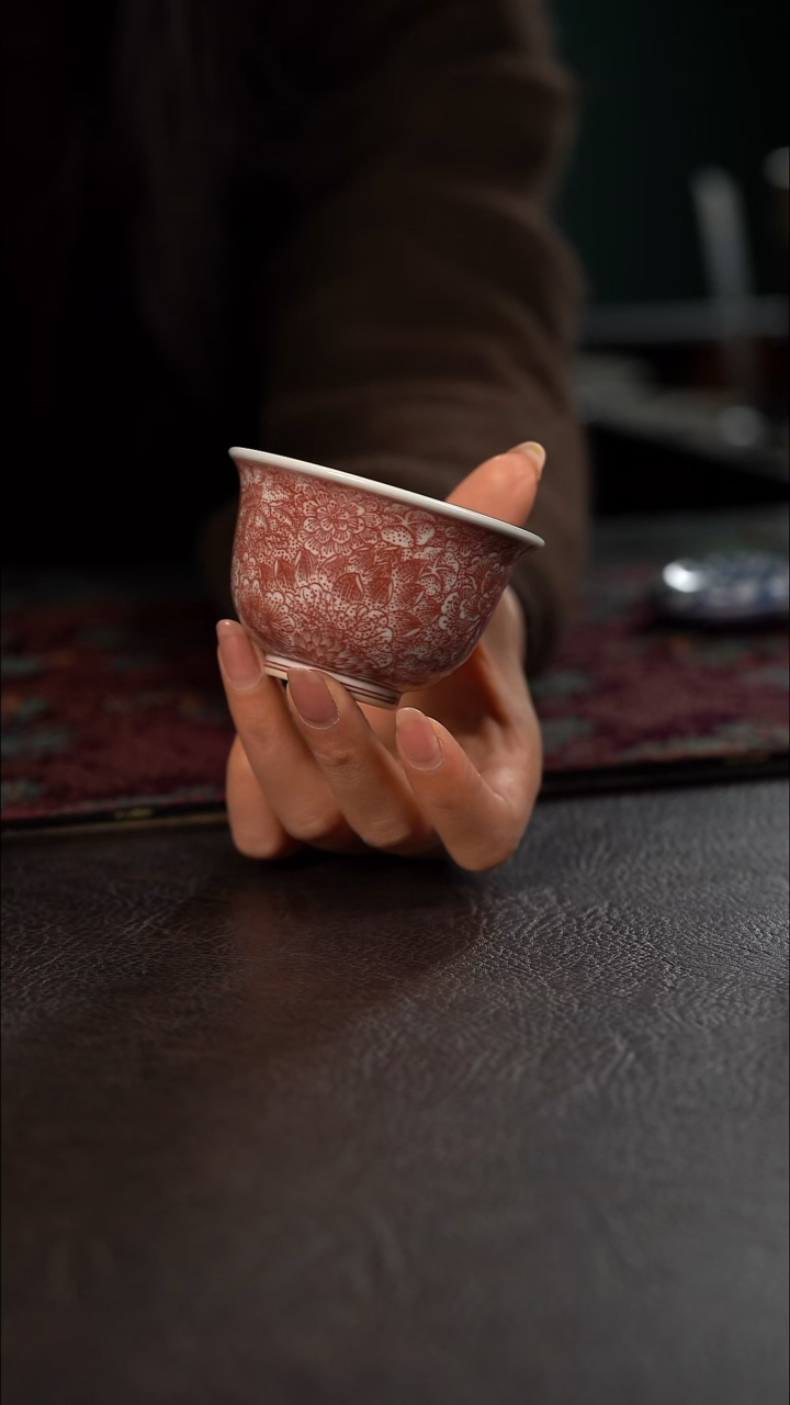 贵红窑釉里红万花小压手杯