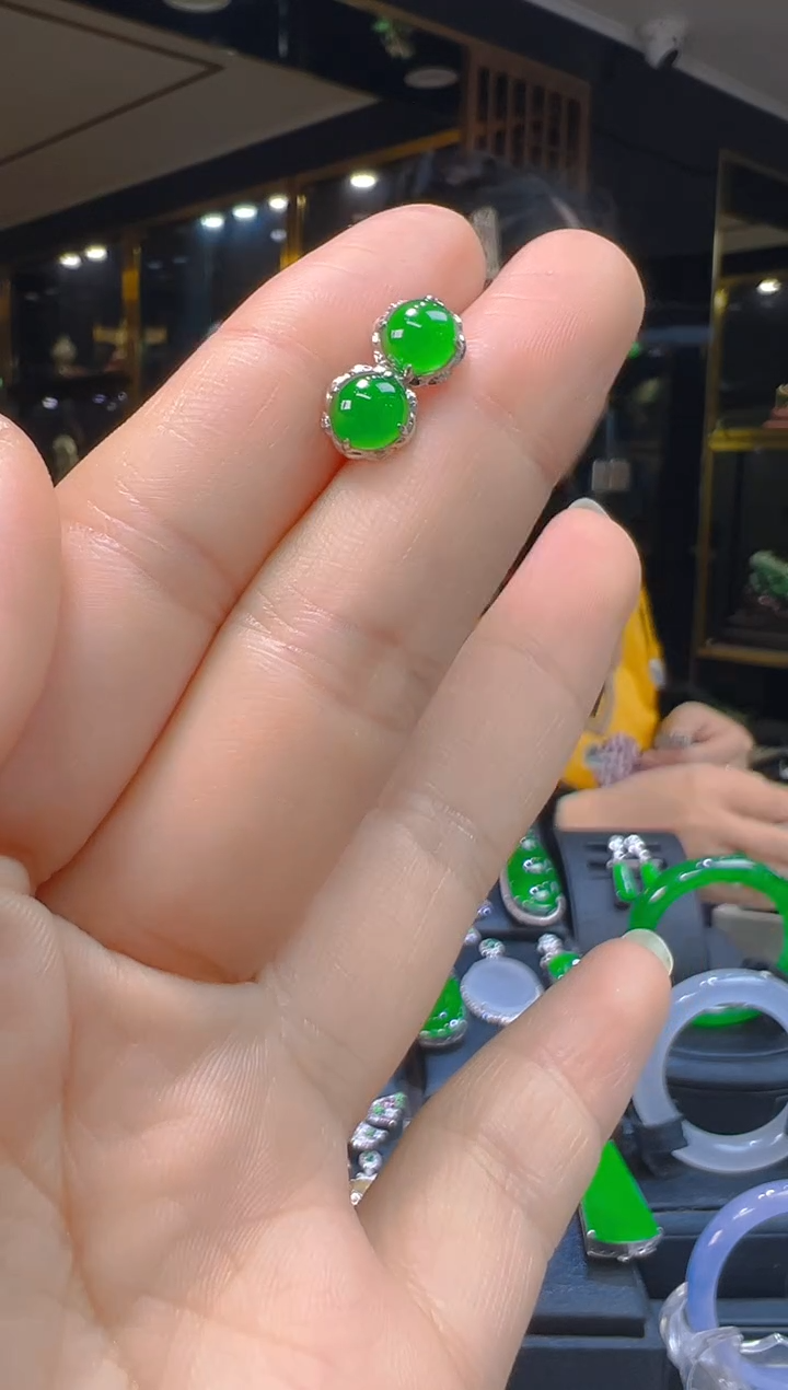 18K金镶嵌翡翠耳饰047    (多样性发货发其一)