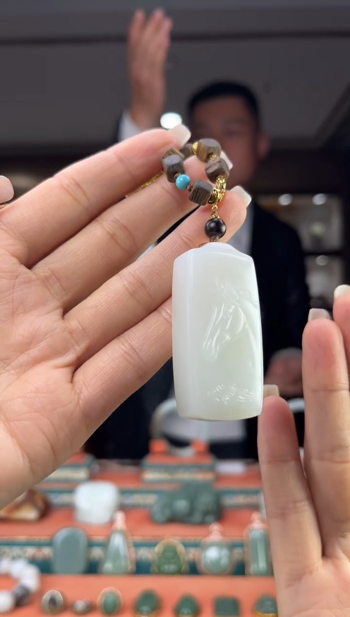 颈饰未镶嵌和田玉佩佩