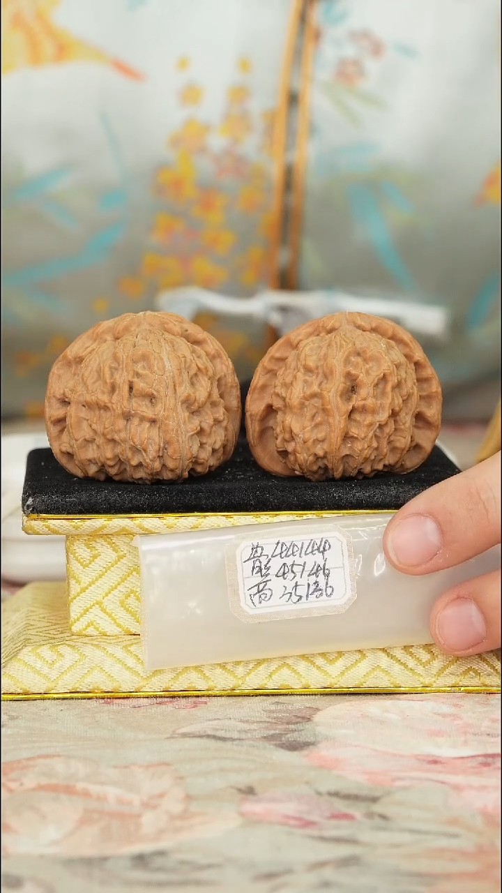 【闪购商品】文玩核桃把件白狮子