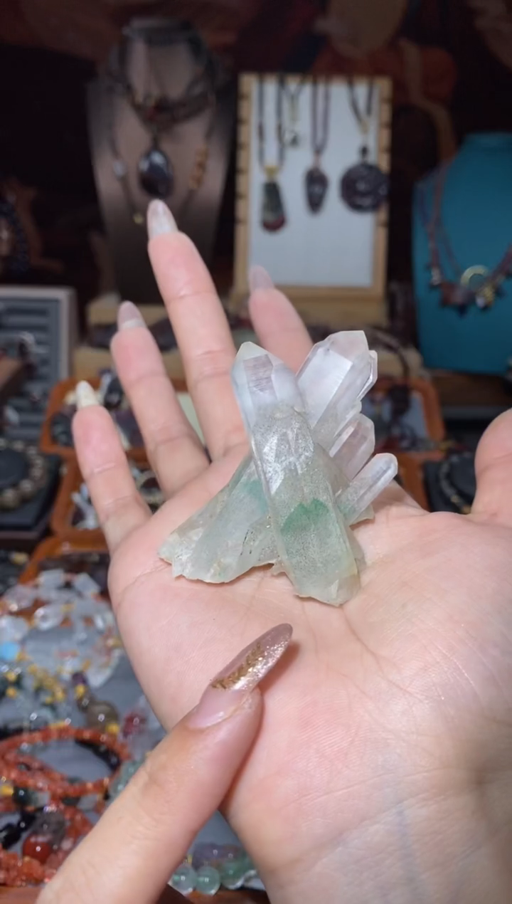 【闪购商品】水晶原石未镶嵌翠幽灵原矿98