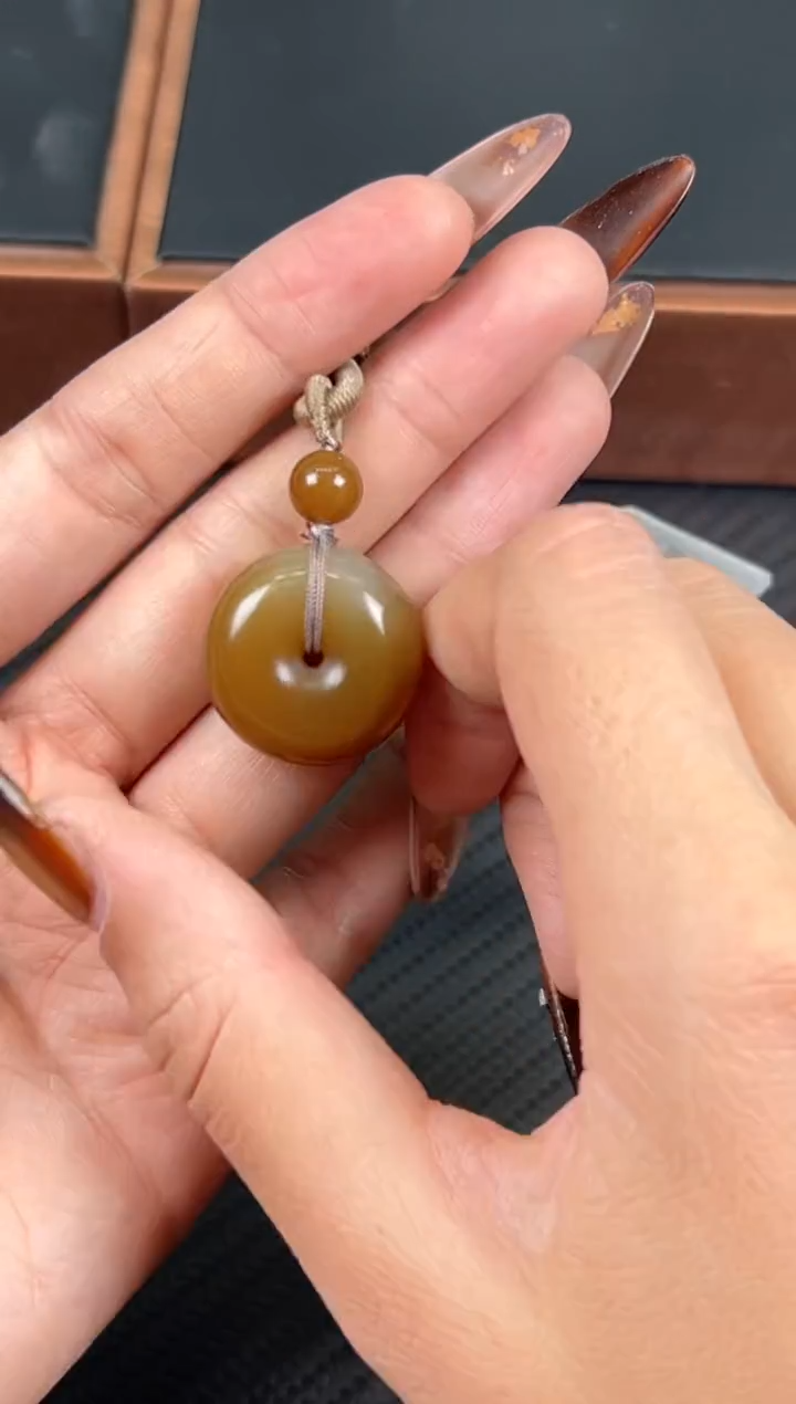 吊坠(赠链)未镶嵌和田玉若羌微色差平安扣