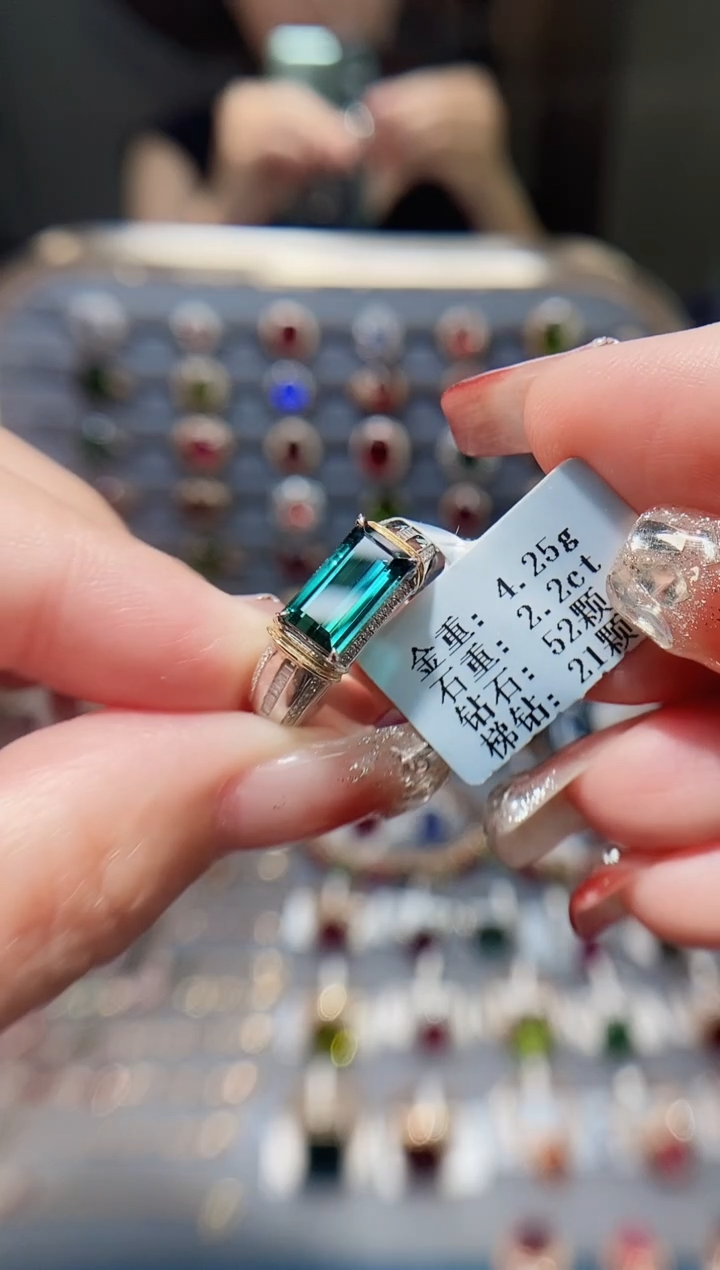 18K金镶嵌戒指碧玺2.2..